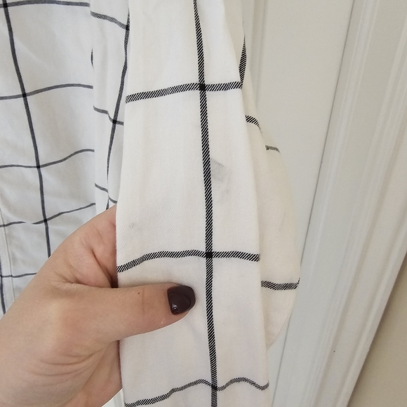 Old Navy Oversized Flannel Size XS White with Gray Windowpane Pattern - Picture 5 of 5